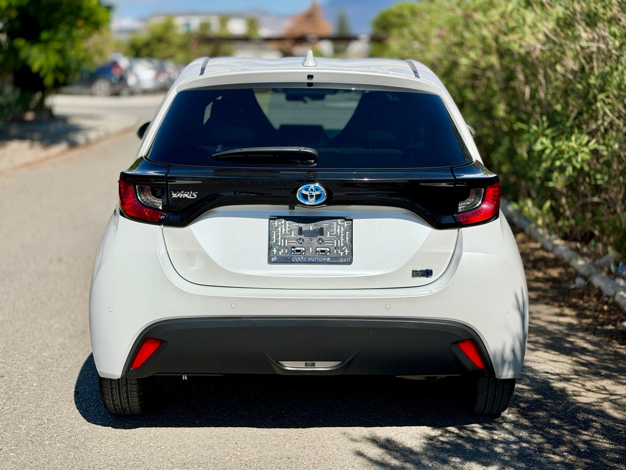 
TOYOTA YARIS HIBRIT full									
