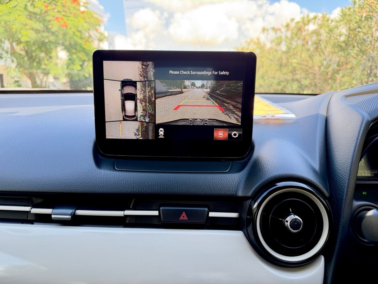 
Mazda 2 full									