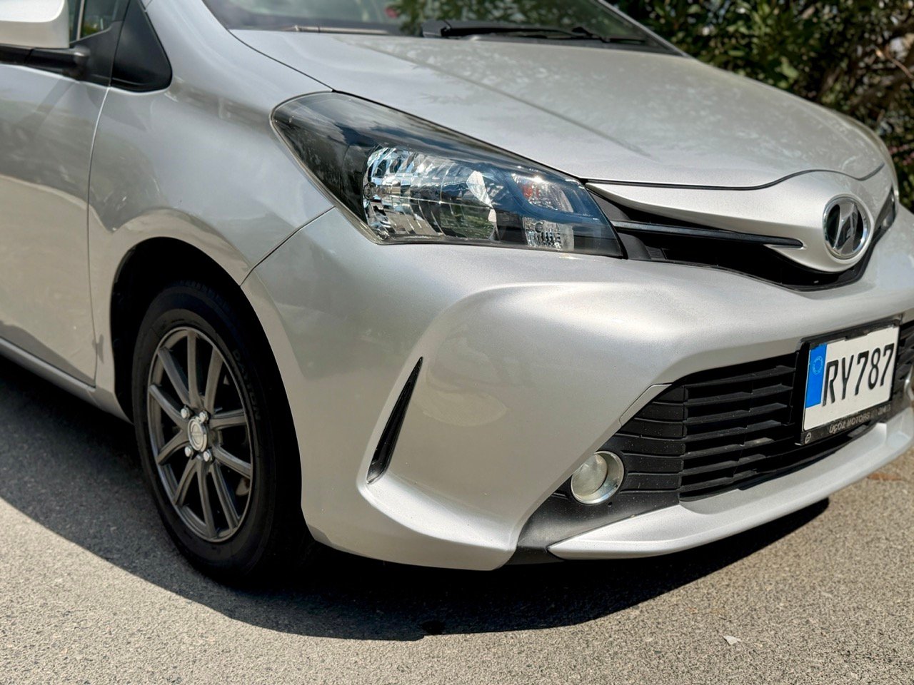 
TOYOTA VITZ full									